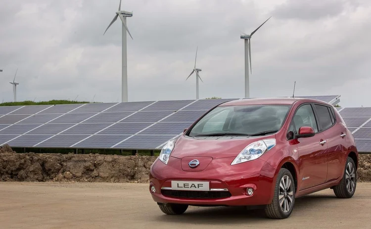 nissan-switches-on-solar-farm-to-power-uk-car-production