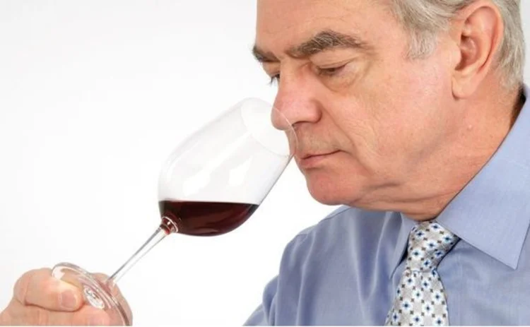 expert wine taster