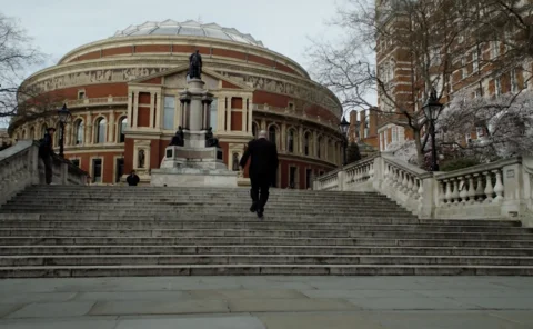 Swifty heads to the Royal Albert Hall on foot