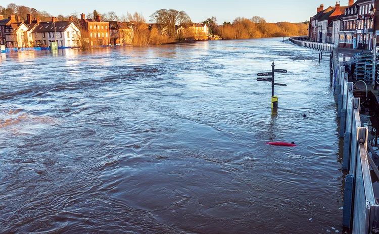 Flooded river, barriers and houses_for CMS