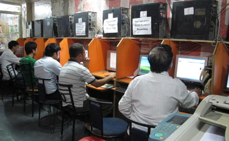india-internet-cafe