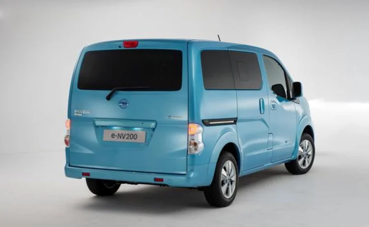 nissan-van-rear